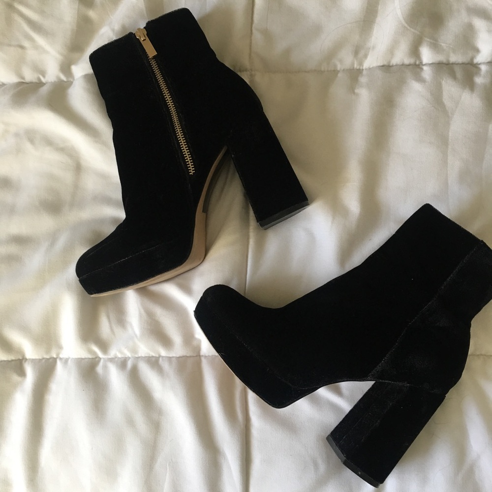 Stradivarius black velvet boots- Size 8